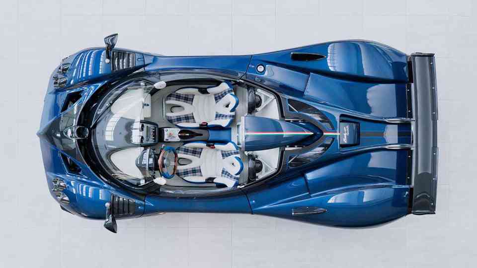 Pagani unveils Zonda HP Barchetta at Pebble Beach