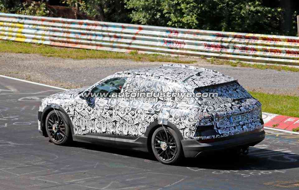 Spied: Audi e-tron quattro