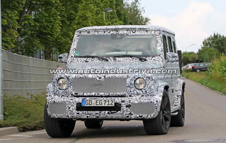 Spied: Next-gen Mercedes-Benz G-Class shows production lights