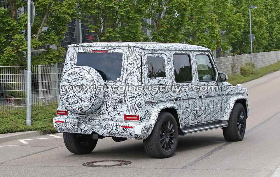 Spied: Next-gen Mercedes-Benz G-Class shows production lights