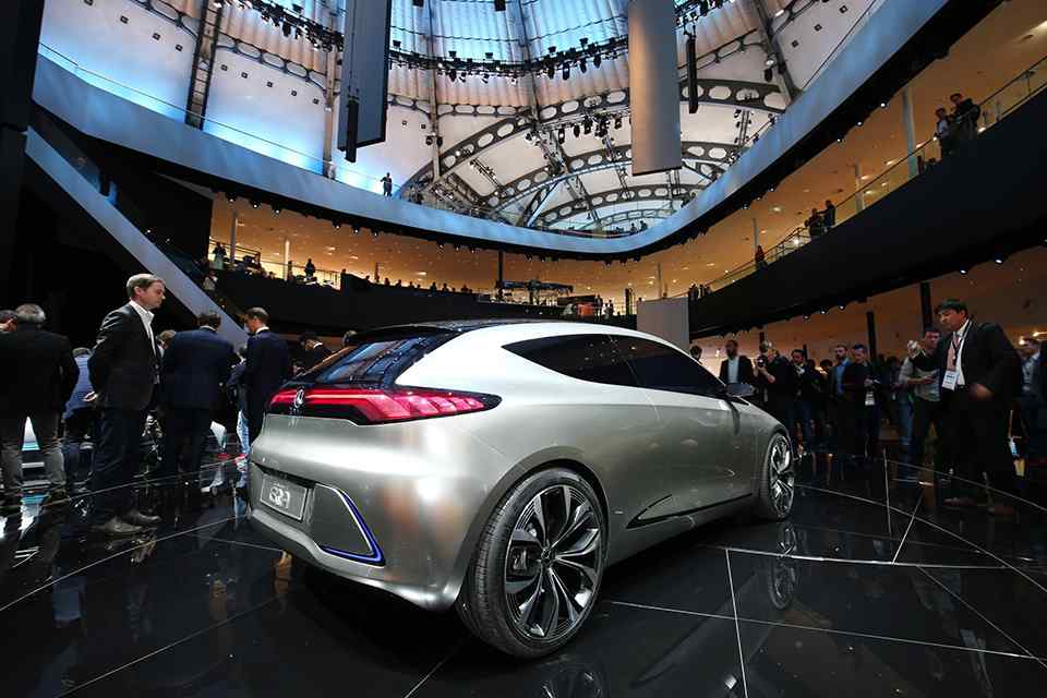 Frankfurt 2017: Mercedes-Benz EQ A