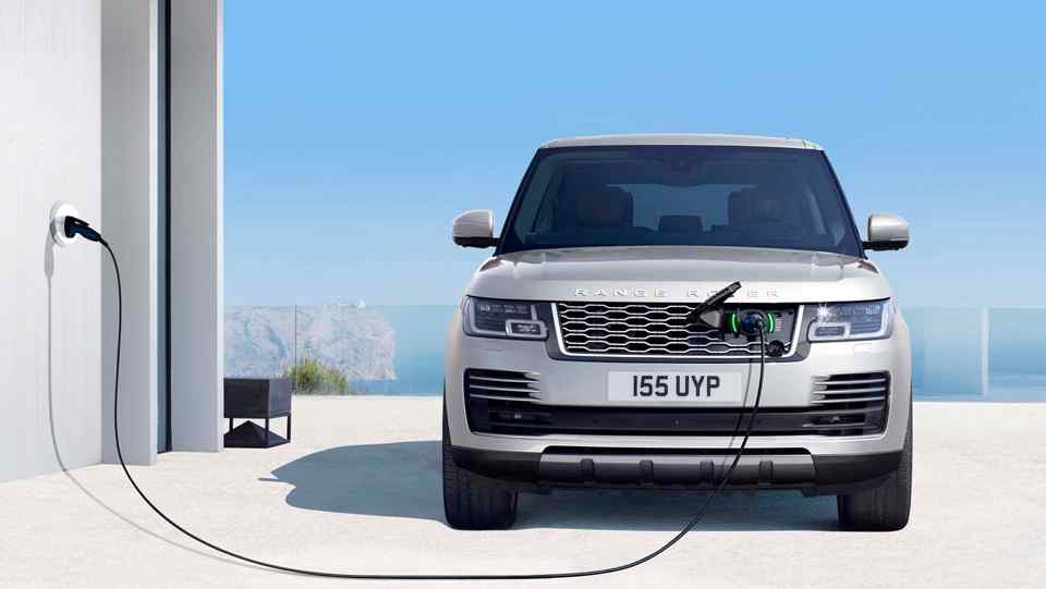 Land Rover debuts 2018 Range Rover, comes in plug-in hybrid form