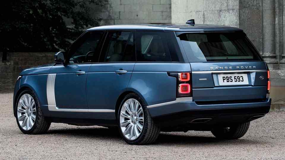 Land Rover debuts 2018 Range Rover, comes in plug-in hybrid form
