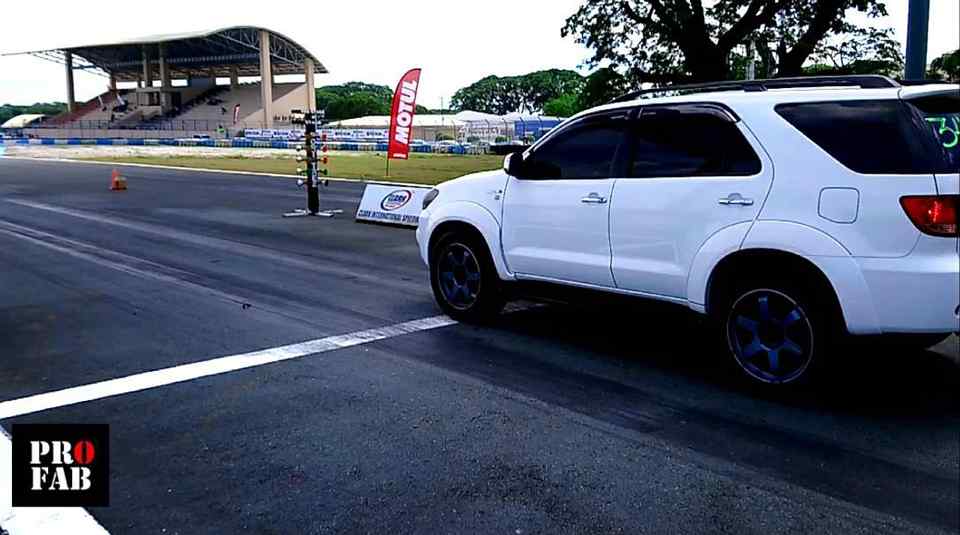 Tuned Toyota Fortuner runs quarter mile in 12.9 seconds