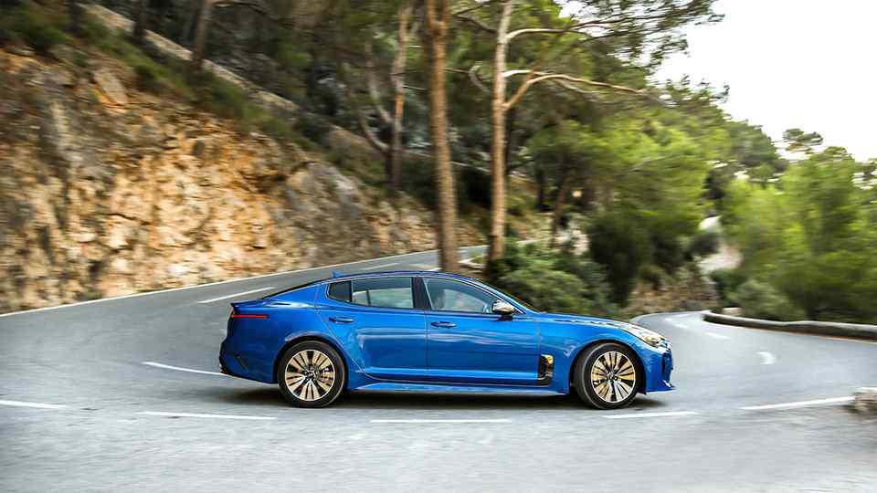 2018 Kia Stinger GT Line revealed with turbo-diesel power