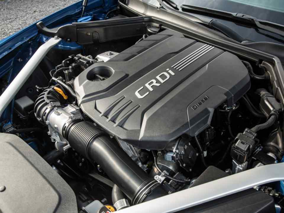 2018 Kia Stinger GT Line revealed with turbo-diesel power