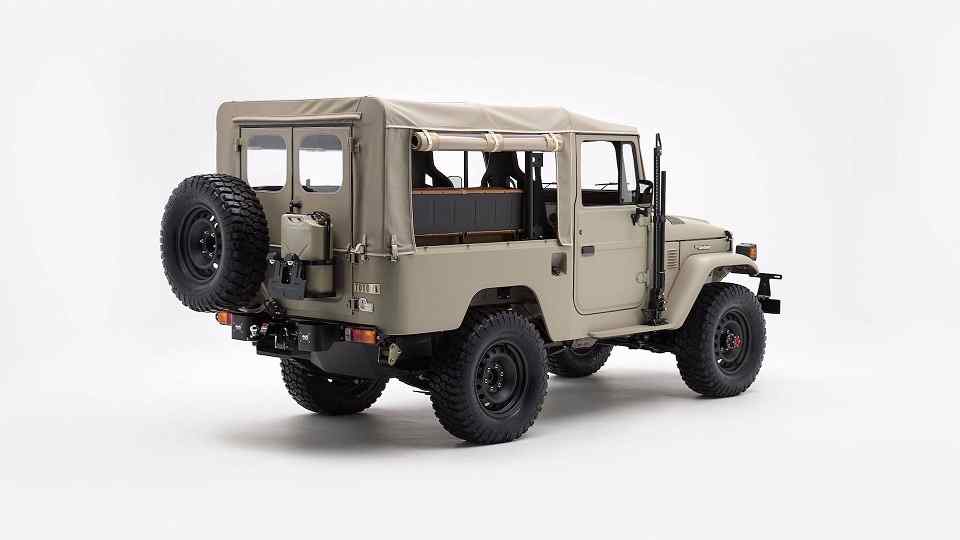 Retro-modern 40-series Land Cruiser Signature Edition lands at SEMA