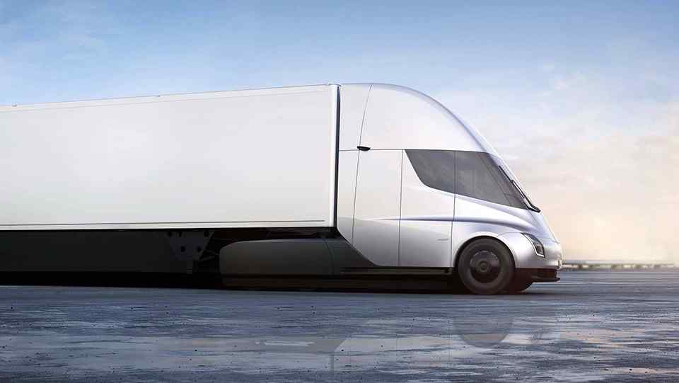 All-electric Tesla Semi rolls out with 800 km range