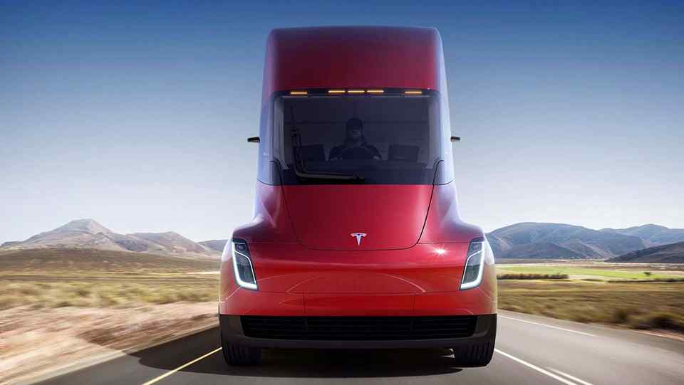 All-electric Tesla Semi rolls out with 800 km range