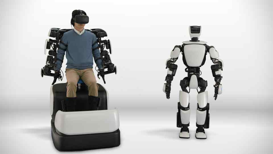 Toyota's two new robots come to life