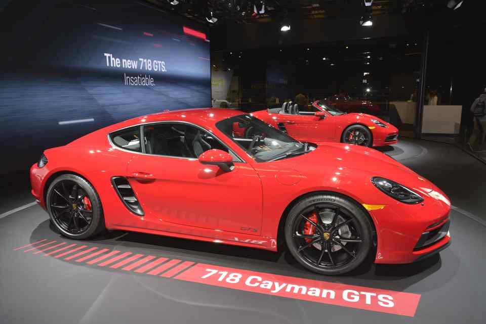LA 2017: Porsche Boxster, Cayman GTS