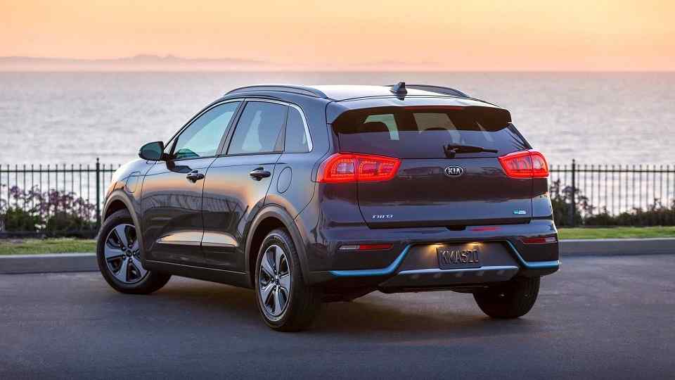 LA 2017: Kia Niro PHEV revealed with 900 km range