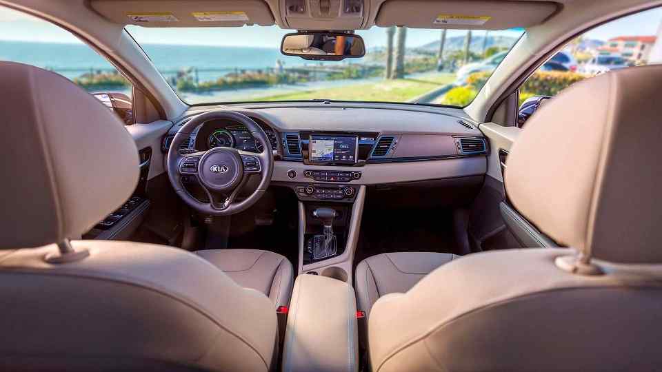 LA 2017: Kia Niro PHEV revealed with 900 km range
