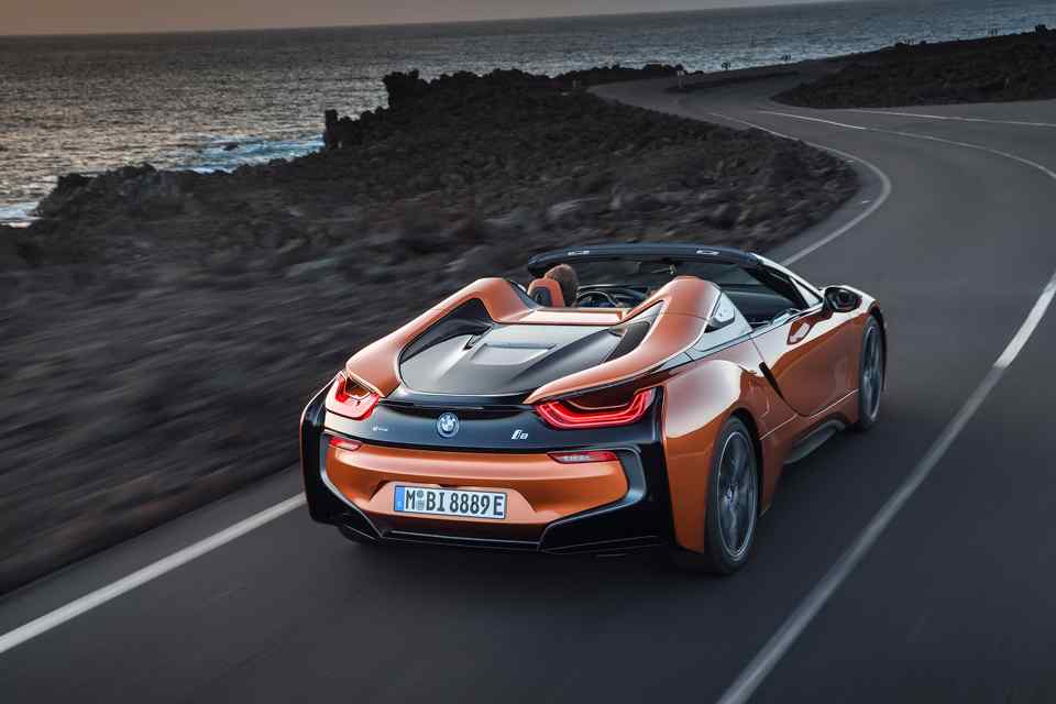 LA 2017: BMW i8 Roadster officially revealed
