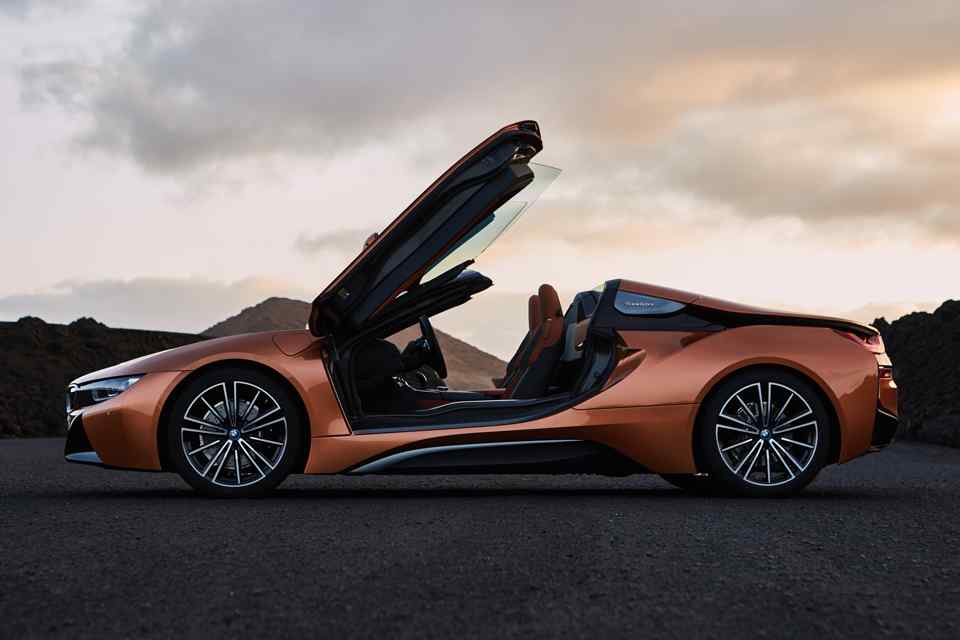 LA 2017: BMW i8 Roadster officially revealed