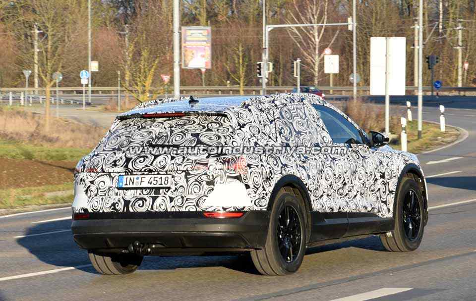 Spied: Audi e-tron quattro