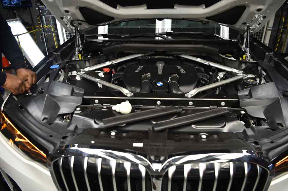 BMW gives early glimpse of X7 on the production line
