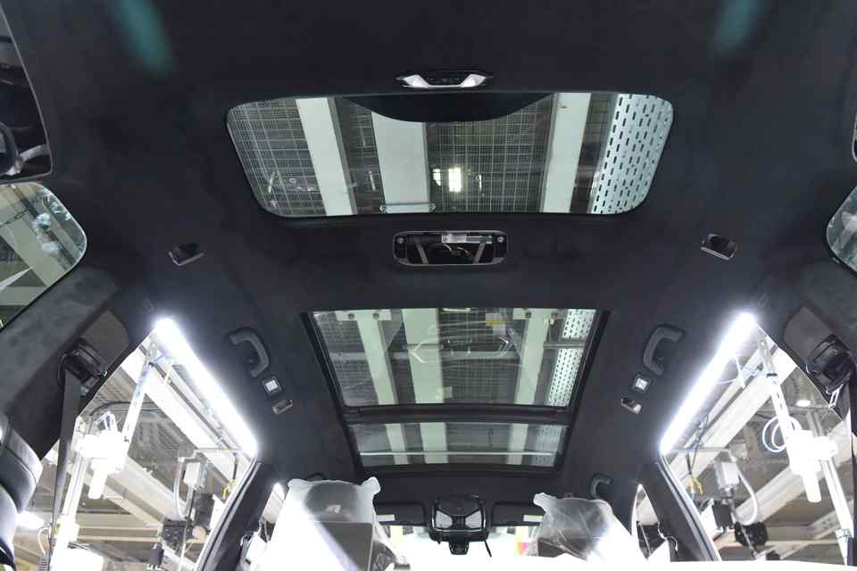 BMW gives early glimpse of X7 on the production line