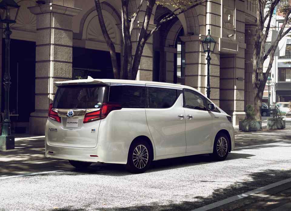 2018 Toyota Alphard makes global reveal in Japan