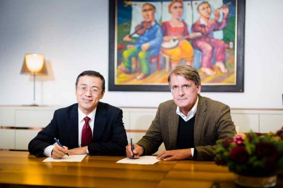 Geely Holding acquires stake in Volvo Trucks