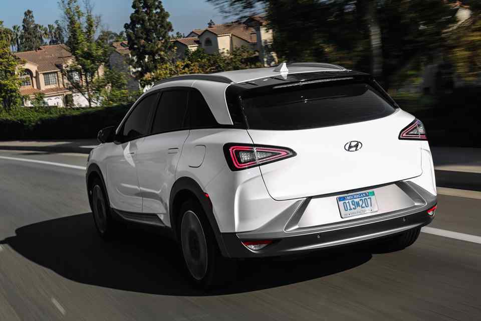 Hyundai reveals the Nexo Fuel-Cell Crossover