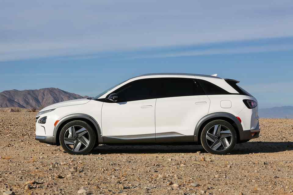 Hyundai reveals the Nexo Fuel-Cell Crossover