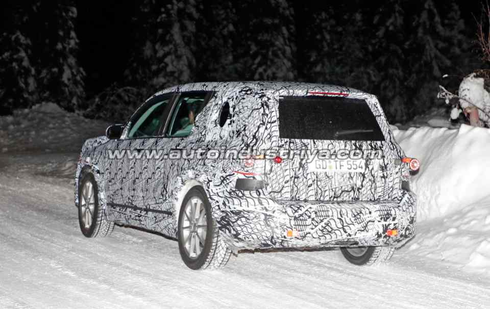 Spied: Merecedes-Benz GLB plays in the snow