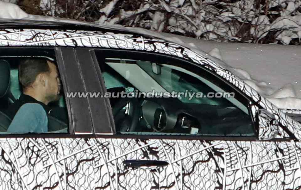 Spied: Merecedes-Benz GLB plays in the snow