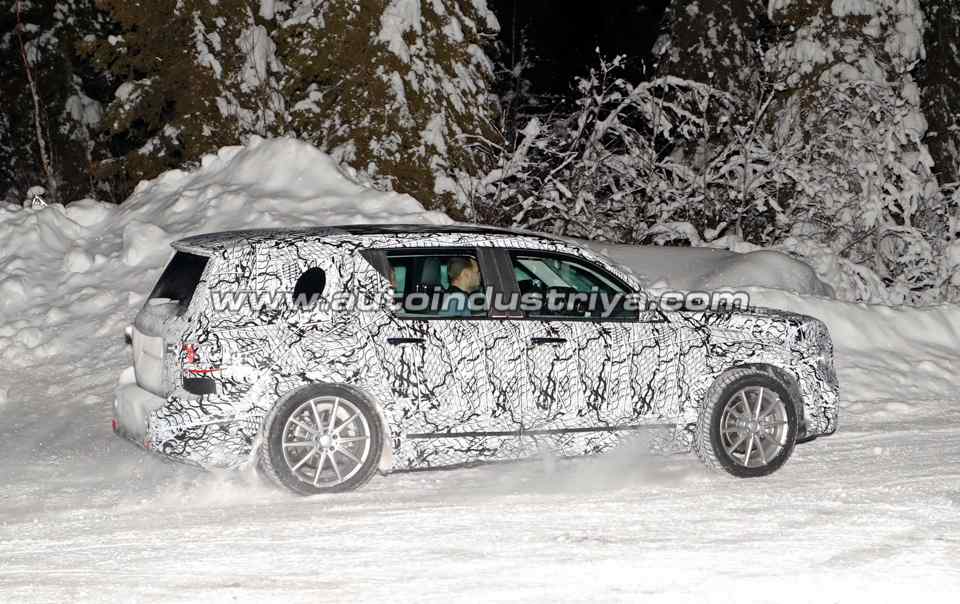 Spied: Merecedes-Benz GLB plays in the snow