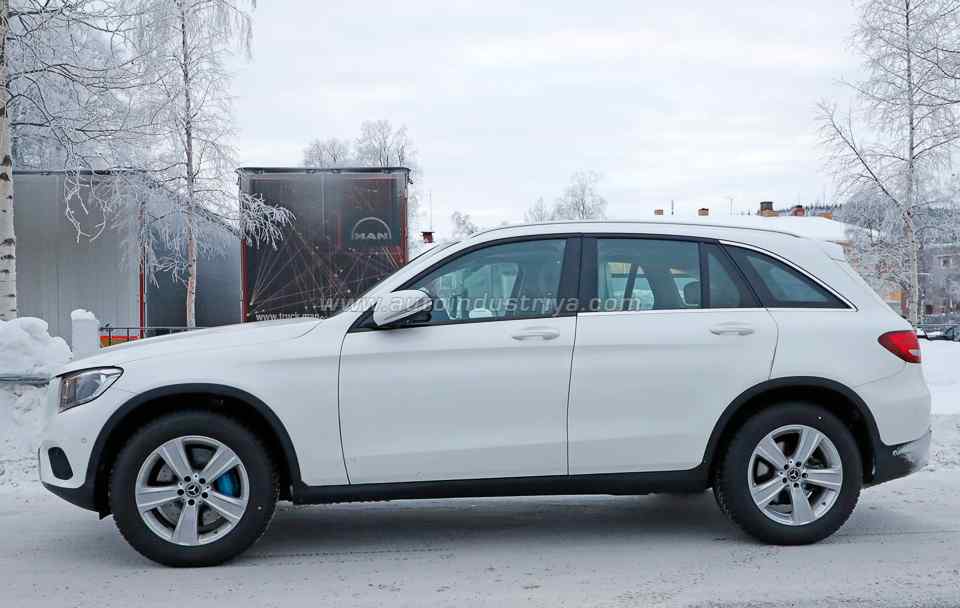 Spied: Mercedes-Benz GLC test mule previews interior update Spied: Mercedes-Benz GLC test mule previews interior update