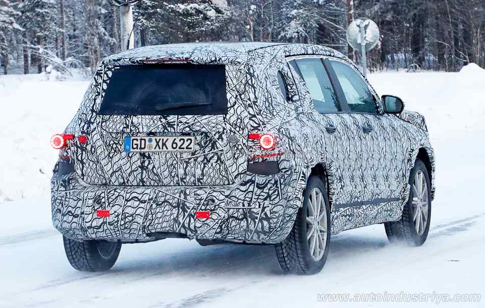 Spied: 2019 Mercedes-Benz GLB spotted with more details in daylight