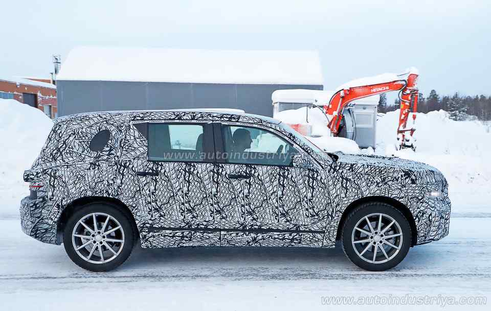 Spied: 2019 Mercedes-Benz GLB spotted with more details in daylight