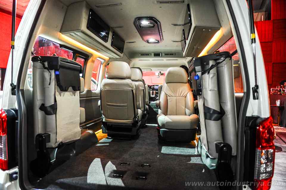 Nissan Urvan Premium S