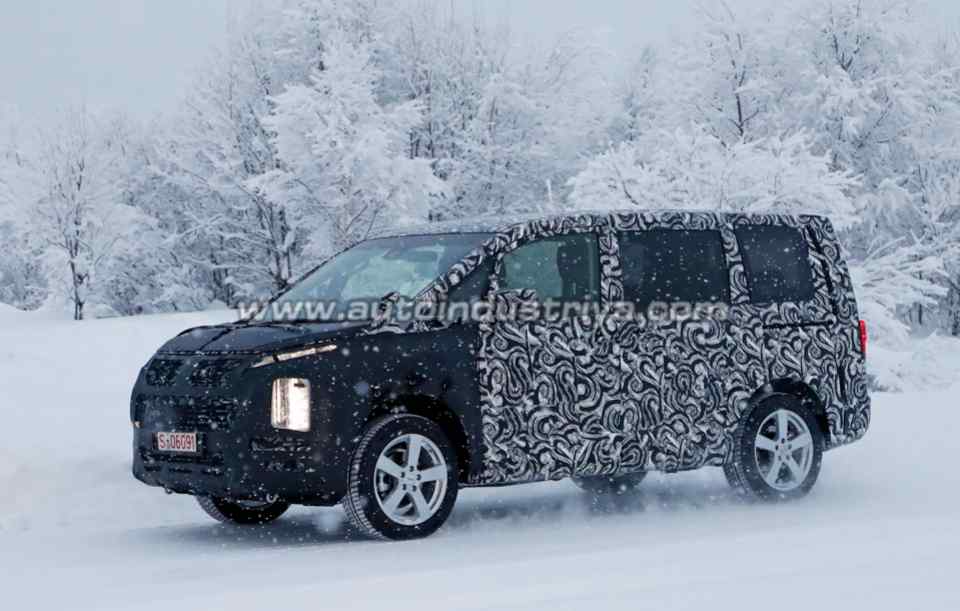 Spied: Are we looking at the next-generation Mitsubishi Delica?