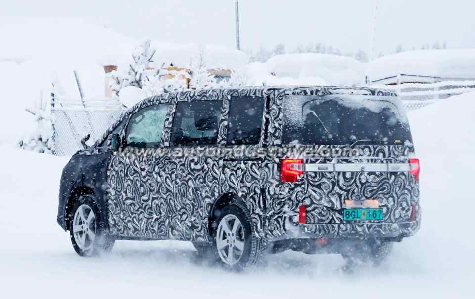 Spied: Are we looking at the next-generation Mitsubishi Delica?