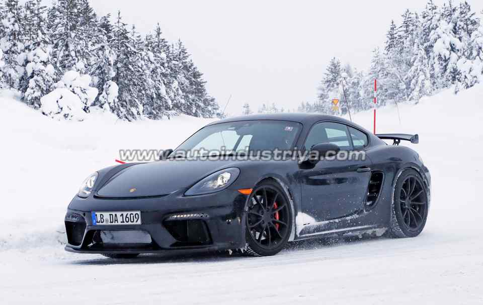 Spied: Porsche 718 Cayman GT4 bares it all 