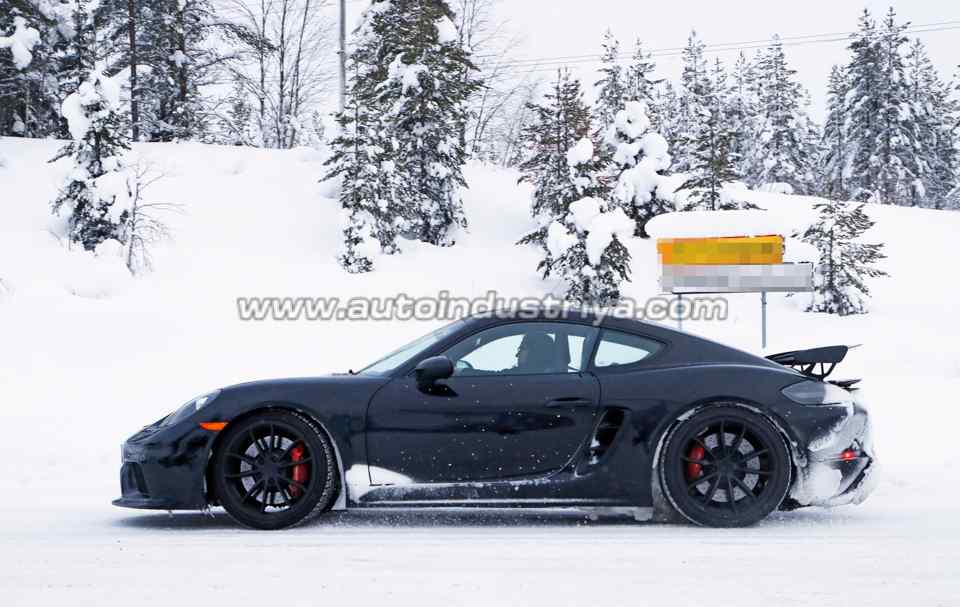 Spied: Porsche 718 Cayman GT4 bares it all 