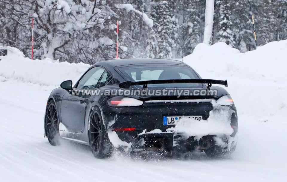 Spied: Porsche 718 Cayman GT4 bares it all 