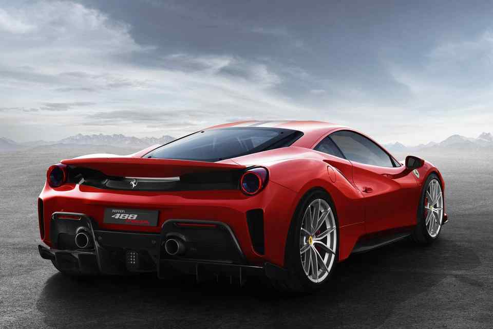 No more leaks: Ferrari 488 Pista officially revealed