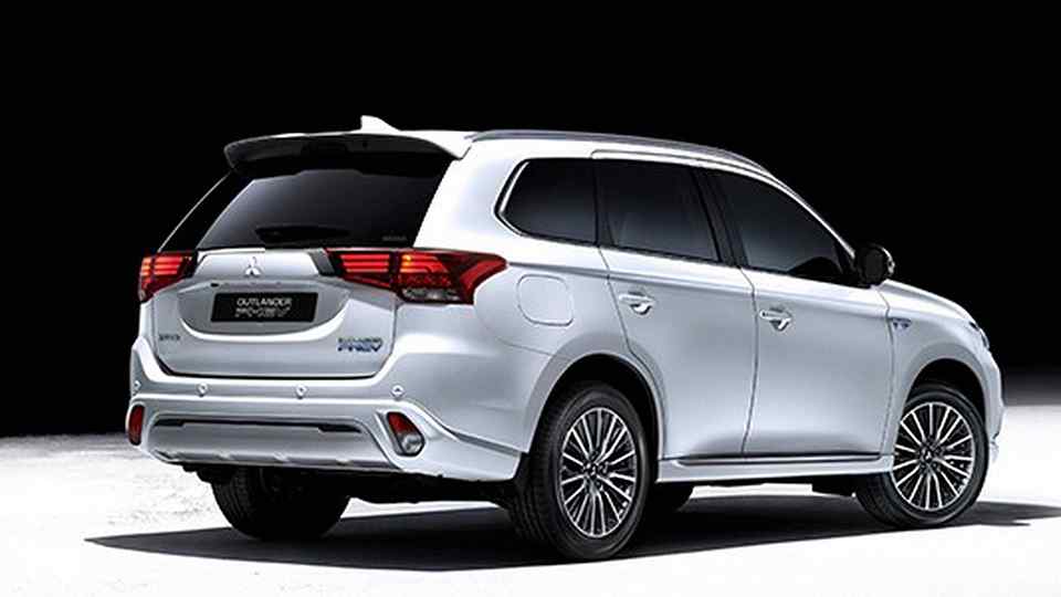 Mitsubishi upgrades Outlander PHEV with more power, fresh look