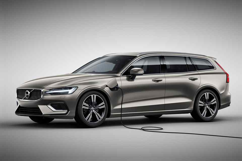 2019 Volvo V60 is a dapper rendition of the station wagon