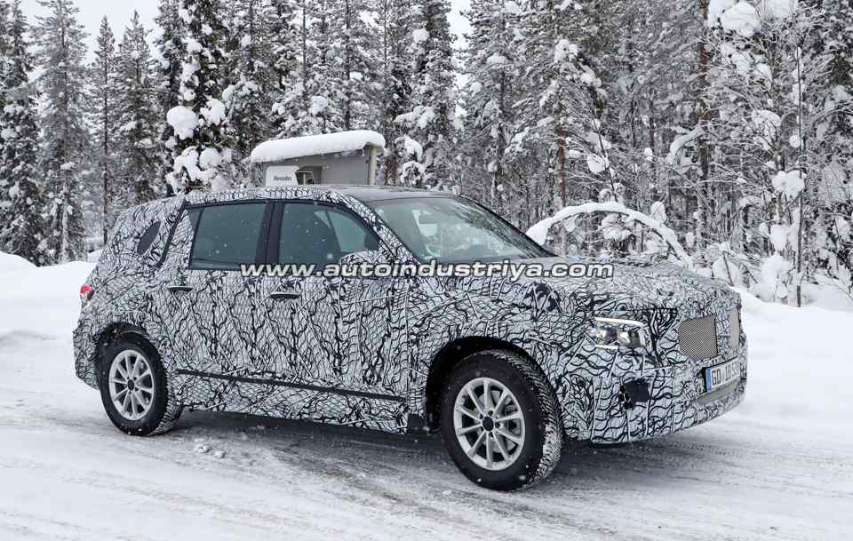 Spied: The boxy Mercedes GLB sports production lighting