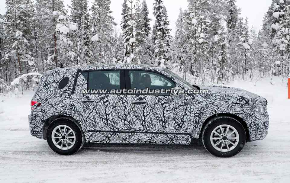 Spied: The boxy Mercedes GLB sports production lighting