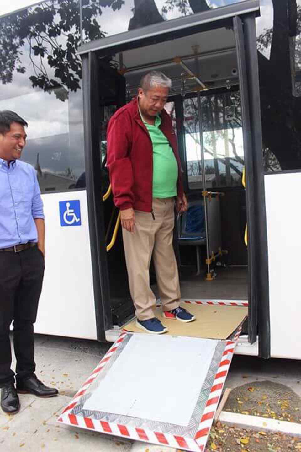DOTr previews premium P2P electric bus as MRT alternative