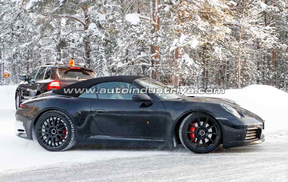 Spied: The manual lives on in next-gen Porsche 911