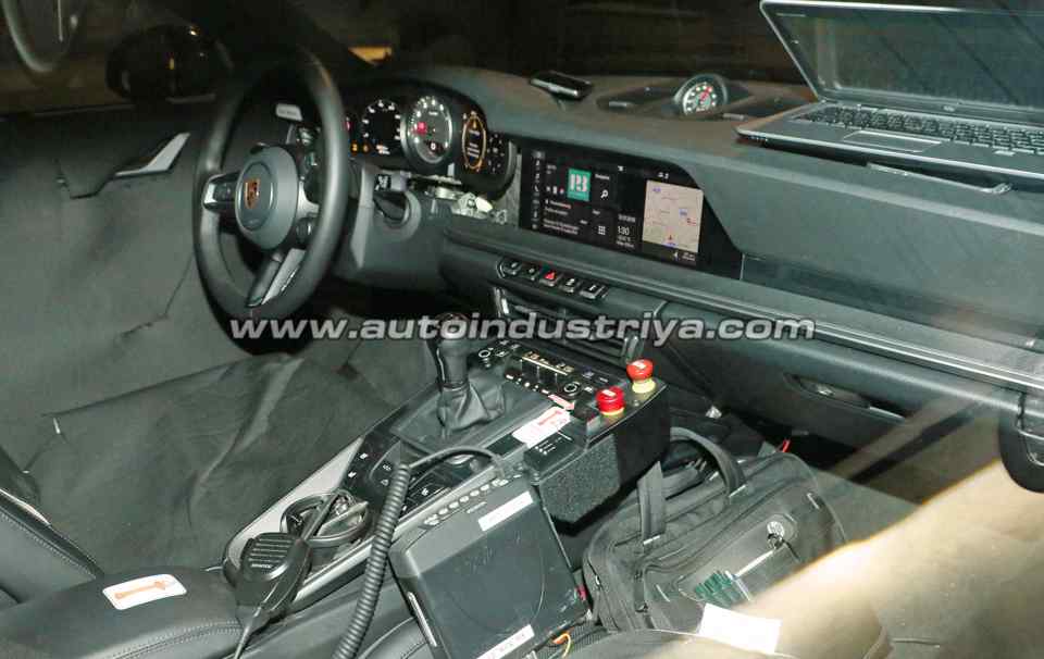 Spied: The manual lives on in next-gen Porsche 911