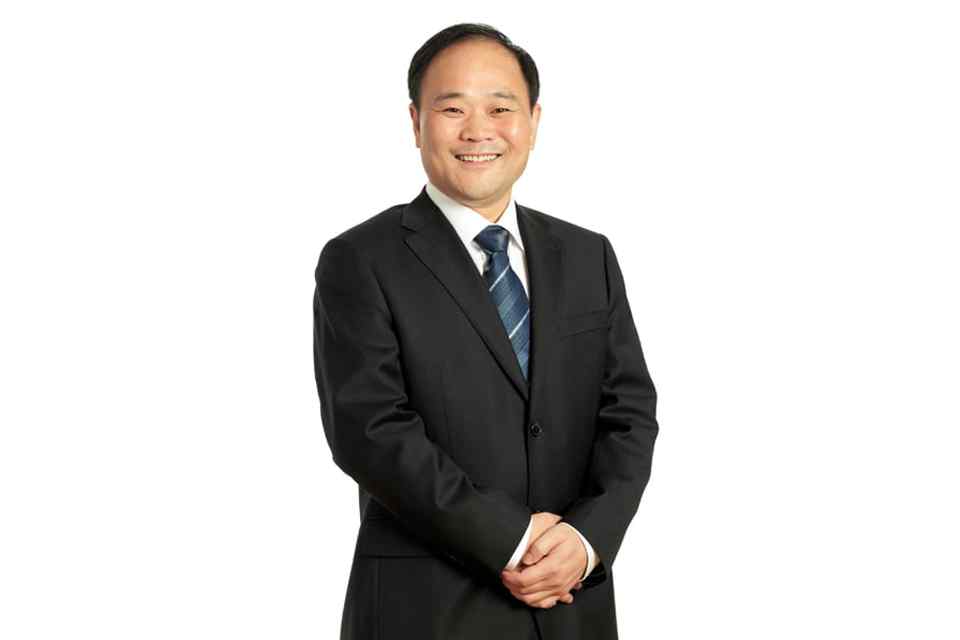 Geely chairman buys $9 billion in Daimler shares