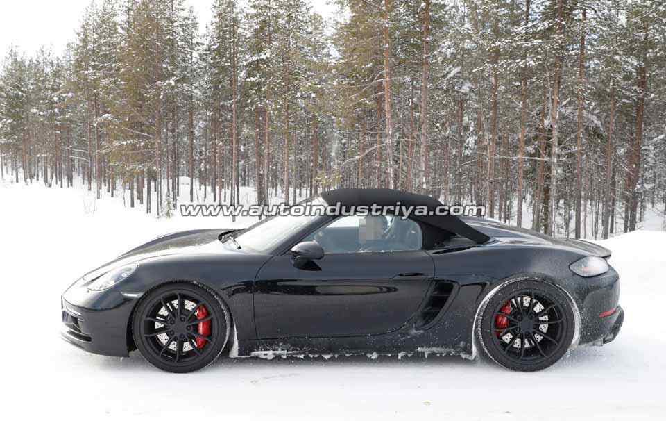 Spied: Porsche Boxster Spyder