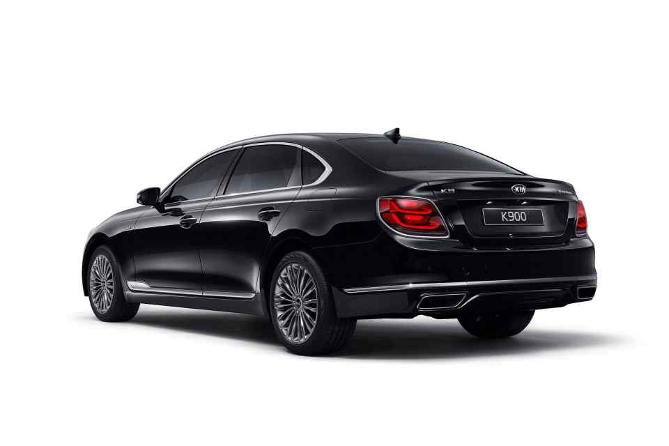 Lavish 2018 Kia K900 flagship sedan goes official