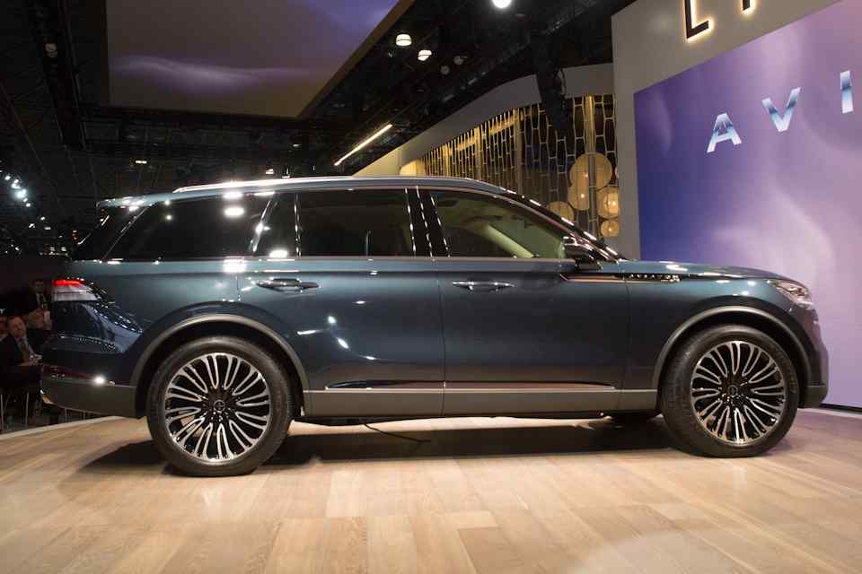 New York 2018: Lincoln Aviator concept hints next-gen Ford Explorer